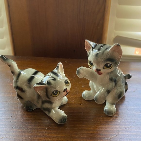 Vintage Rare Tabby Cat Salt and Pepper Shakers Set